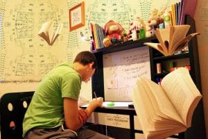étudiant qui travaille